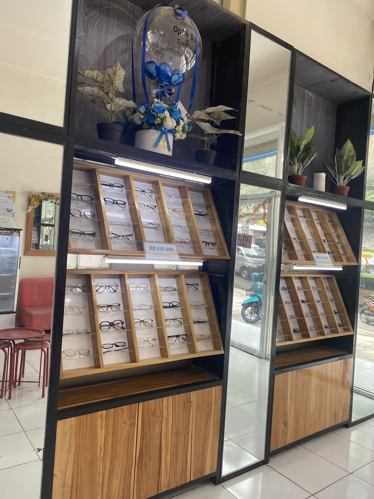 Optik B. Riski Tembalang